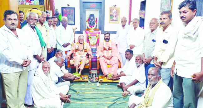 ಅಮ್ಮಿನಬಾವಿಯಲ್ಲಿ ಗುರುಪೂರ್ಣಿಮೆ:ಶ್ರೀಗಳ ಪಾದಪೂಜೆ ಗೌರವಾರ್ಪಣೆ