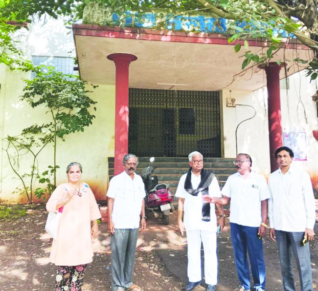 2007 ರಲ್ಲಿ ನಿರ್ಮಿಸಿದ ದುಸ್ಥಿತಿಯಲ್ಲಿರುವ ಗಡಿ ಭವನಕ್ಕೆ ಡಾ.ಪುರುಷೋತ್ತಮ ಭೆಟ್ಟಿ