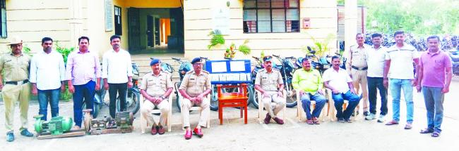 ಸಾವಳಗಿ ಪೋಲಿಸರ ಭರ್ಜರಿ ಬೇಟೆ: 11 ಮೋಟರ್ ಬೈಕ್ ಕದ್ದ ಕಳ್ಳನ ಬಂಧನ 