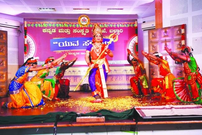 ವಿದ್ಯಾರ್ಥಿಗಳು ಕಲಾಸಕ್ತಿ ಬೆಳೆಸಿಕೊಳ್ಳಿ: ಮೇಯರ್ ಮುಲ್ಲಂಗಿ ನಂದೀಶ್