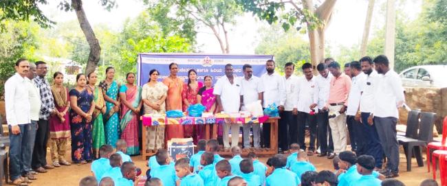 ಮಾಜಿ ಸಚಿವ ಎ.ಬಿ. ಪಾಟೀಲ ಹುಟ್ಟುಹಬ್ಬದ ನಿಮಿತ್ಯ ಹಣ್ಣು ಹಂಪಲ ವಿತರಣೆ