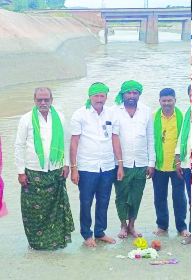 ಜಲಾಶಯದಿಂದ ನೀರು ಬಿಡುಗಡೆ: ರೈತರಿಂದ ಪೂಜೆ 