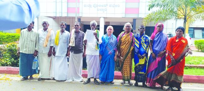 ಸರ್ಕಾರದಿಂದ ಮಂಜೂರಾದ ಕೃಷಿ ಭೂಮಿ ಕಬಳಿಕೆ : ಚರಕುಂಟೆ ಗ್ರಾಮದ ರೈತರಿಂದ ಎಸ್‌ಪಿ ಗೆ ದೂರು 