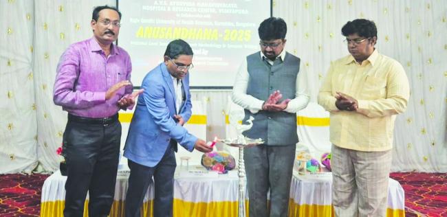 ಯುವ ವೈದ್ಯರು ಸಂಶೋಧನೆಗೆ ಹೆಚ್ಚು ಒತ್ತು ಕೊಡಲಿ: ಡಾ. ಎಂ. ಎಂ. ಪಾಟೀಲ 