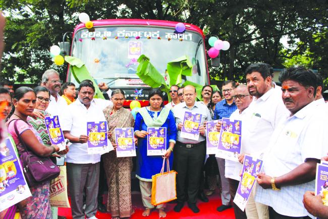  ಬಸ್‌ಗೆವಿಶೇಷ ಪೂಜೆಐತಿಹಾಸಿಕ ಸಾಧನೆಗೆ ಸಾಕ್ಷಿಯಾದ ಶಕ್ತಿ ಯೋಜನೆ- ಶಾಸಕ ಕೆ.ರಾಘವೇಂದ್ರ ಹಿಟ್ನಾಳ 