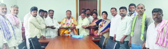 ವೀರುಪಾಕ್ಷಪ್ಪ ಬಳ್ಳಾರಿಗೆ ಬಿಜೆಪಿ ಪಕ್ಷದ ಕಚೇರಿಯಲ್ಲಿ ಗೌರವ ಸನ್ಮಾನ 