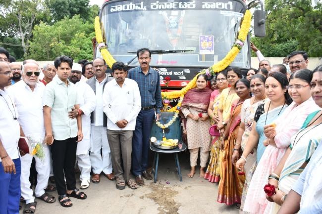 ಗದಗ ಬಸ್ ನಿಲ್ದಾಣದಲ್ಲಿ ಸಂಭ್ರಮೋತ್ಸವ 