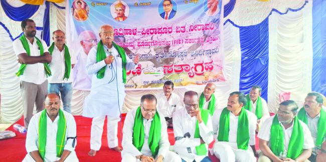 ಬೂದಿಹಾಳ-ಪೀರಾಪೂರ ಏತ ನೀರಾವರಿ ಯೋಜನೆ ಪೂರ್ಣಗೊಳಿಸಲು ರೈತರ ಆಗ್ರಹ  