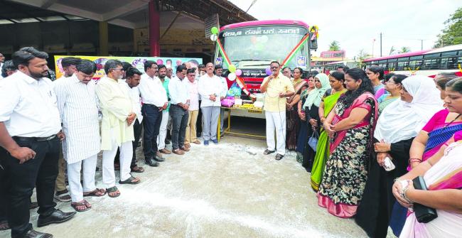 ಶಕ್ತಿ ಯೋಜನೆಯಡಿ 500 ಕೋಟಿ ಮಹಿಳಾ ಪ್ರಯಾಣಿಕರ ಸಂಚಾರ: ಸಂಭ್ರಮಾಚರಣೆ 