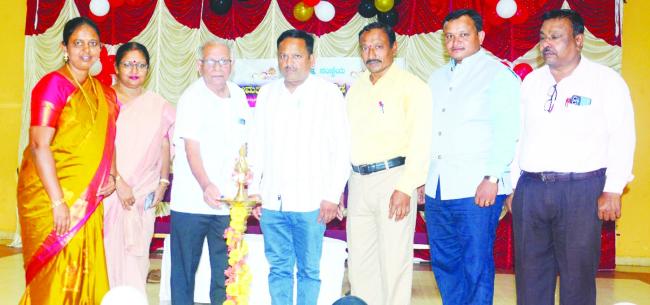 ಮಕ್ಕಳು ಪಾಲಕರ ಆಶಯದಂತೆ ಸಾಧನೆಯತ್ತ ದಾಪುಗಾಲಿಡಲಿ: ಹೊನಗೌಡರ್  