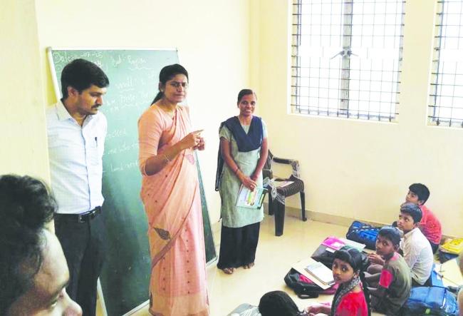 ವಿದ್ಯಾರ್ಥಿನಿಲಯ ಮತ್ತು ಮುರಾರ್ಜಿ ದೇಸಾಯಿ ವಸತಿ ಶಾಲೆಗೆ ಸಹಾಯಕ ಆಯುಕ್ತರು ಕಾವ್ಯರಾಣಿ ಭೇಟಿ  