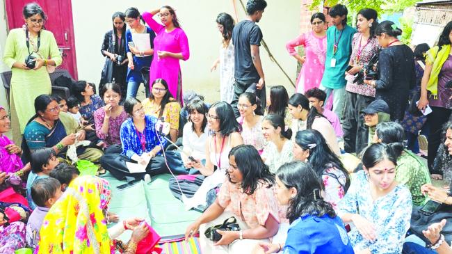 ವಿಜಯಪುರ ಬಂಜಾರ ಕಸೂತಿ ಸಂಸ್ಥೆ ಕ್ಷೇತ್ರಾಧ್ಯಯನಕ್ಕೆ ಎನ್‌.ಐ.ಎಫ್‌.ಟಿ. ವಿದ್ಯಾರ್ಥಿಗಳು  