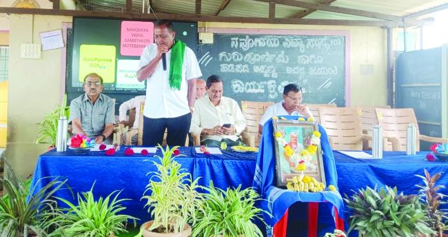 ಅಕ್ಷರದೊಂದಿಗೆ ಲೋಕದ ಜ್ಞಾನ ನೀಡುವ ಶಕ್ತಿ ಗುರುವಿನಲ್ಲಿದೆ