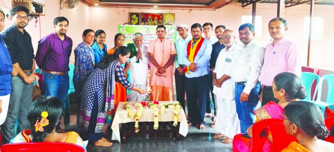 ಮಹಿಳೆಯರು ಸ್ವಾವಲಂಬಿಗಳಾಗಲು ಧರ್ಮಸ್ಥಳ ಸಂಘದ ಕಾರ್ಯ ಶ್ಲಾಘನಿಯ: ಸಿದ್ದಲಿಂಗಶ್ರೀ  