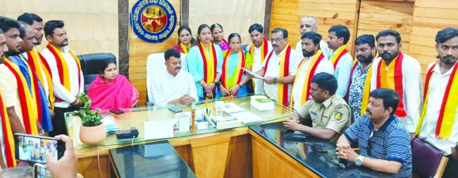 ಪಾಲಿಕೆಯಲ್ಲಿ ಕನ್ನಡ ವಿರೋಧಿ ಚಟುವಟಿಕೆ ನಡೆಸದಂತೆ ಆಗ್ರಹಿಸಿ ಕರವೇ ಮನವಿ 