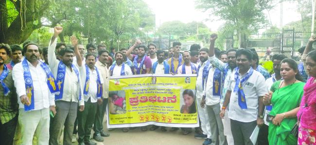 ಅತ್ಯಾಚಾರ ಮಾಡಿ ಕೊಲೆ ಮಾಡಿರುವ ದುಷ್ಕರ್ಮಿಗೆ ಗಲ್ಲು ಶಿಕ್ಷೆಗೆ ಒತ್ತಾಯ 