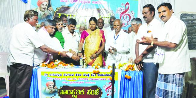 ಬೇನಕನಕೊಂಡ ಗ್ರಾಮದಲ್ಲಿ ವಿಜೃಂಭಿಸಿದ ಸಂಸ್ಕೃತಿ ಬಿಂಬಿತ ಸಾಂಸ್ಕೃತಿಕ ಸಂಜೆ   