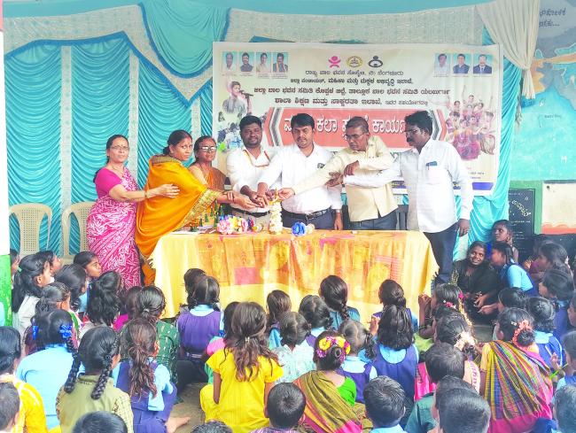 ಯಲಬುರ್ಗಾದ ಸರಕಾರಿ ಹಿರಿಯ ಪ್ರಾಥಮಿಕ ಶಾಲೆಯಲ್ಲಿ ಮಕ್ಕಳ ಕಲಾ ಪ್ರತಿಭೆ ಕಾರ್ಯಕ್ರಮ 