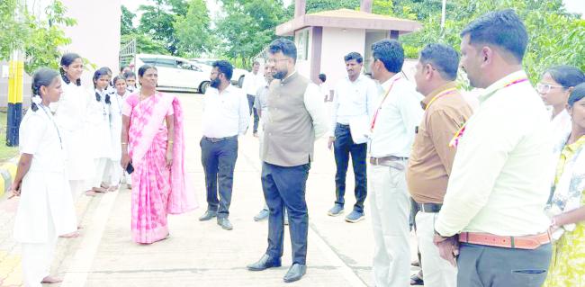 ಡಾ. ಬಿ. ಆರ್ ಅಂಬೇಡ್ಕರ್ ವಸತಿ  ಶಾಲೆಗೆ ಸಿಇಓ ಶಿಂಧೆ ಭೇಟಿ  