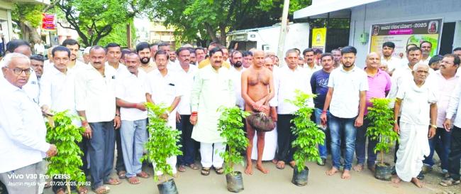 ಸ್ವಾಮೀಜಿಯವರ ಪರಿಸರ ರಕ್ಷಣೆಯ ಕಾರ್ಯಕ್ಕೆ ಕೈ ಜೋಡಿಸಿ: ಐಹೊಳೆ 