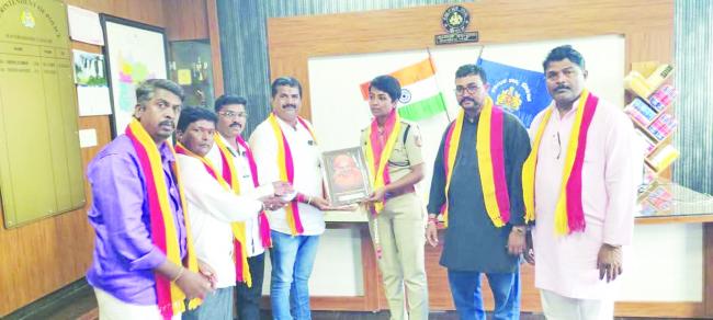 ನೂತನ ಪೋಲಿಸ್‌ವರಿಷ್ಠಾಧಿಕಾರಿಗೆ ಕರವೇ ಗೌರವ ಸಲ್ಲಿಕೆ 