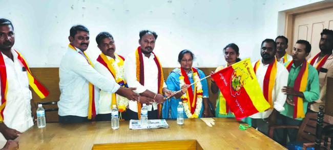 ಕರವೇ ತಾಲ್ಲೂಕಾಧ್ಯಕ್ಷರಾಗಿ ಗವಿಸಿದ್ದಪ್ಪ, ಮಹಿಳಾ ತಾಲ್ಲೂಕಾಧ್ಯಕ್ಷೆ ಶಂಕ್ರಮ ನೇಮಕ 