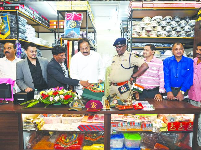 ಹುಬ್ಬಳ್ಳಿಯಲ್ಲಿ ‘ಜೈ ಜವಾನ್ ಆರ್ಮಿ ಅಂಡ್ ಪೊಲೀಸ್ ಜನರಲ್ ಸ್ಟೋರ್ಸ’ ಮಳಿಗೆ ಉದ್ಘಾಟನೆ