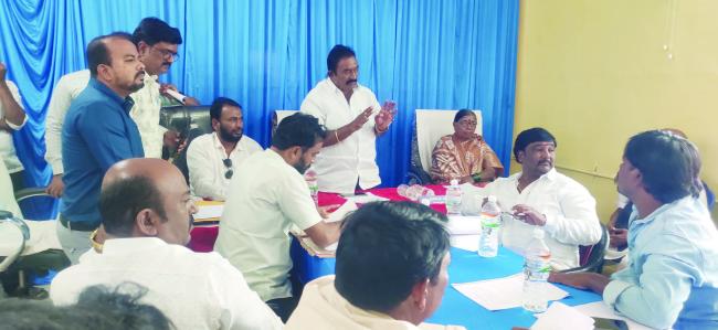 ಅಗಸ್ಟ್‌ 11ರಂದು ಕೇಸ್ ವಾಪಸ್ಸು ಪಡೆದು, ಅಭಿವೃದ್ಧಿಗೆ ಸಹಕರಿಸಿ : ಇಲ್ಲವಾದಲ್ಲಿ ಕಠಿಣ ಕ್ರಮಕ್ಕೆ ಮುಂದಾದ ಪುರಸಭೆ ಆಡಳಿತ ಮಂಡಳಿಯವರು 