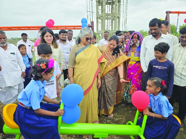 ಗ್ರಾಮೀಣ ಭಾಗದ ಮಕ್ಕಳಿಗೆ ಗುಣಮಟ್ಟದ ಶಿಕ್ಷಣ ಒದಗಿಸಲು ಸ್ಮಾರ್ಟ್‌ ಬೋರ್ಡ್‌