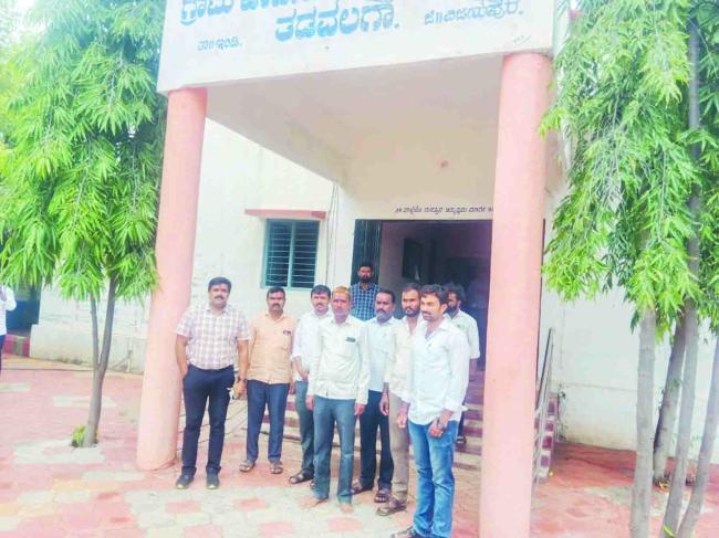 ತಡವಲಗಾಕ್ಕೆ ಕಾರ್ಯನಿರ್ವಾಹಕ ಅಧಿಕಾರಿ ಡಾ.ಭೀಮಾಶಂಕರ ಕನ್ನೂರ ಬೇಟಿ  