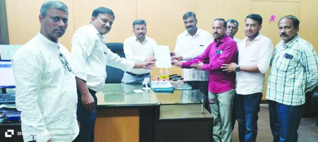 ಮೂಲಭೂತ ಸೌಕರ‌್ಯಗಳನ್ನು ಒದಗಿಸಲು ಒತ್ತಾಯಿಸಿ ಮನವಿ 