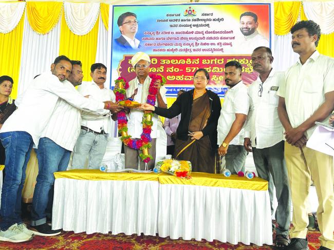 ಅಕ್ರಮ ಭೂಮಿ ಬಳಕೆದಾರರ ಫಲಾನುಭವಿಗಳ ಯಾದಿ ಪುನರ್‌ಪರೀಶೀಲಿಸಿ: ಸಚಿವ ಸತೀಶ ಜಾರಕಿಹೊಳಿ  