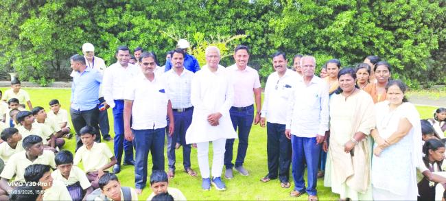 ಕಲಿತ ಶಾಲೆಯ ಕೀರ್ತಿ ಹೆಚ್ಚಿಸಿ: ಶ್ರೀಮಂತ ಪಾಟೀಲ 