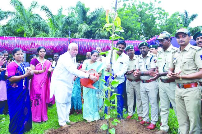 ವನಮಹೋತ್ಸವ: ತಾಯಿ ಹೆಸರಿನಲ್ಲಿ ಒಂದು ಗಿಡ ನೆಡುವ ಸಂಕಲ್ಪ  