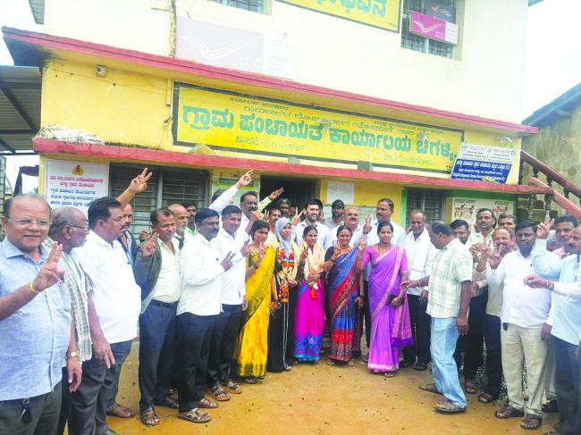 ಚಿಗಳ್ಳಿ ಗ್ರಾಪಂ ನೂತನ ಅಧ್ಯಕ್ಷ  ರಹೀಮಾಬಿ ನೂರ್ ಅಹಮ್ಮದ್ ಮುಕ್ತೇಸರ, ಉಪಾಧ್ಯಕ್ಷ ರತ್ನವ್ವ ತಡಸದ