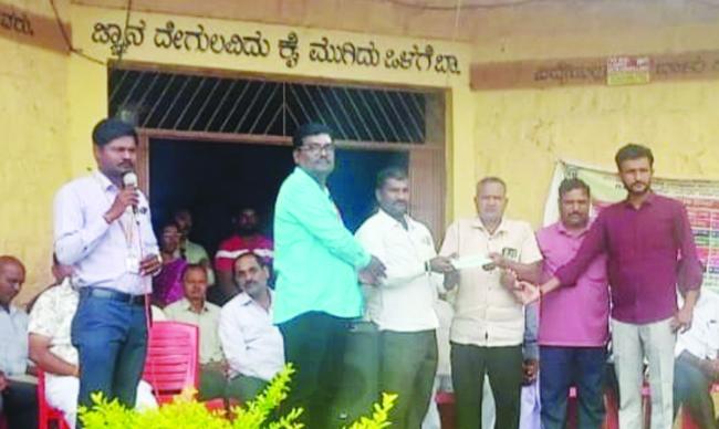 ಸರಕಾರಿ ಶಾಲೆಗೆ 2 ಲಕ್ಷ ರೂ ದೇಣಿಗೆ ನೀಡಿದ ವೀರಯೋಧನ ಕುಟುಂಬಸ್ಥರು 