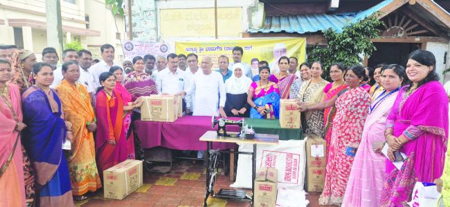 ಸರ್ಕಾರದ ಯೋಜನೆಗಳ ಪಡೆದು ಸ್ವಾವಲಂಬಿ ಜೀವನ ನಡೆಸಿ: ರಾಜು ಕಾಗೆ  