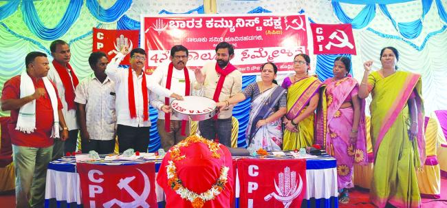 ಶ್ರಮಿಕ ವರ್ಗದ ಹಿತ ಕಾಪಾಡುವಲ್ಲಿ ಸರ್ಕಾರಗಳು ವಿಫಲ: ಎಚ್‌.ಎಂ. ಸಂತೋಷ್ 