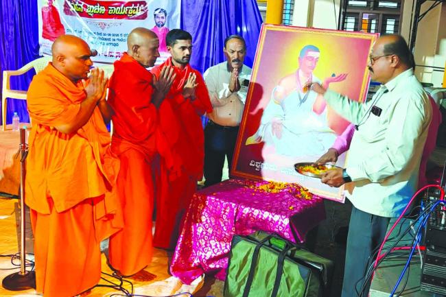 ಹೃದಯದಲ್ಲಿ ಅಂತಃಕರಣವುಳ್ಳವರು ಮಾತ್ರ ದೊಡ್ಡವರು: ಶ್ರೀಗಳು 