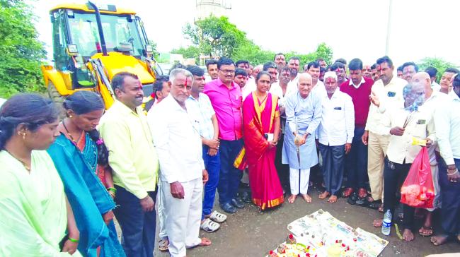 ಚಮಕೇರಿಯಲ್ಲಿ ರಸ್ತೆ ಅಭಿವೃದ್ಧಿ ಕಾಮಗಾರಿಗೆ ಶಾಸಕ ರಾಜು ಕಾಗೆ ಚಾಲನೆ 