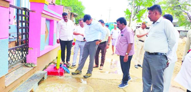 ವಿವಿಧ ಕಾಮಗಾರಿಗಳ ಜಿ.ಪಂ. ಸಿ.ಇ.ಓ ರಿಷಿ ಆನಂದ ಪರೀಶೀಲನೆ  