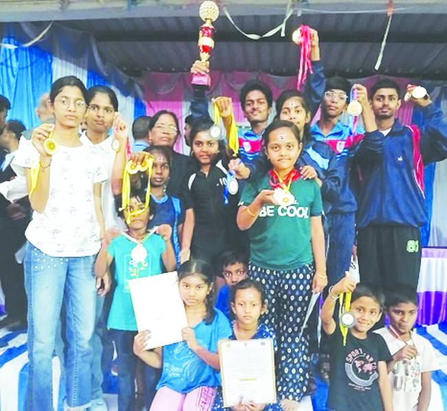 ಜಿಲ್ಲಾ ಮಟ್ಟದ ಯೋಗ: ಯಕ್ಷಾ ಯೋಗ ಸಂಸ್ಥೆಗೆ ಚಾಂಪಿಯನ್‌ಶಿಪ್