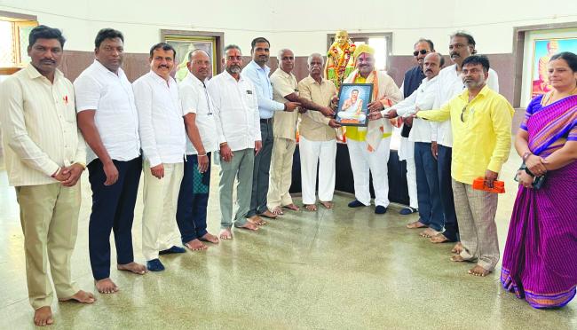 ಮಂಜಪ್ಪನ ಸನ್ನಿಧಿಯಲ್ಲಿ ನುಗ್ಗಲಿಗೆ ಸನ್ಮಾನ