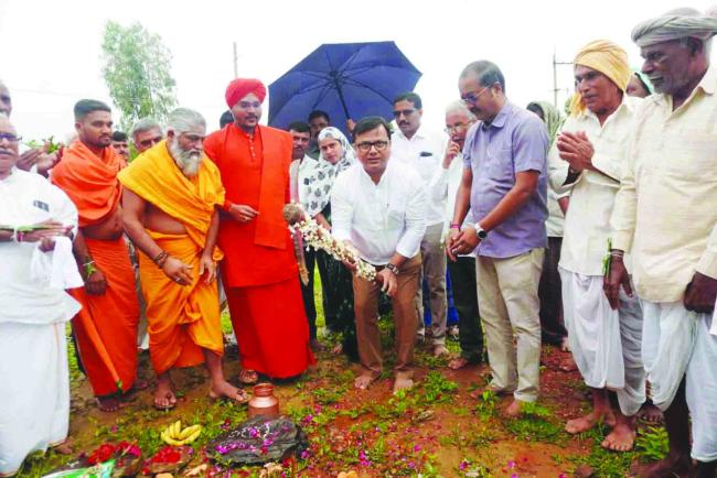 ಬಸವೇಶ್ವರ ದೇವಸ್ಥಾನದ ಮಂಗಲ ಭವನ ಹಾಗೂ ದಾಸೋಹ ಭವನ ನಿರ್ಮಾಣಕ್ಕೆ ಭೂಮಿಪೂಜೆ  