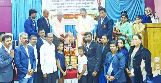 ಯೋಗಾಸನ ಕ್ರೀಡ ಸ್ಪರ್ಧೆ: ಗಣ್ಯರಿಗೆ ಗೌರವ ಸತ್ಕಾರ 