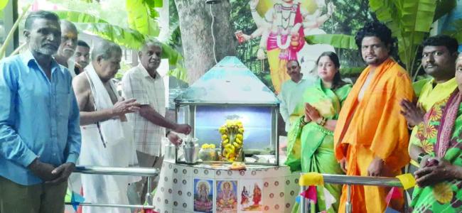 ನಾಗರಪಂಚಮಿ ನಿಮಿತ್ಯವಾಗಿ ಪಟ್ಟಣದ  ಜೈ ಹನುಮಾನ ಮಂದಿರದಲ್ಲಿ ನಾಗ ದೇವರ ಪೂಜೆ