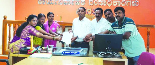 ಶಾಲಾ ಕಾಲೇಜಿಗೆ ಹೋಗಲು ವಿದ್ಯಾರ್ಥಿಗಳಿಗೆ ಸೂಕ್ತ ಬಸ್ಸು ಕಲ್ಪಿಸುವಂತೆ ಮನವಿ  