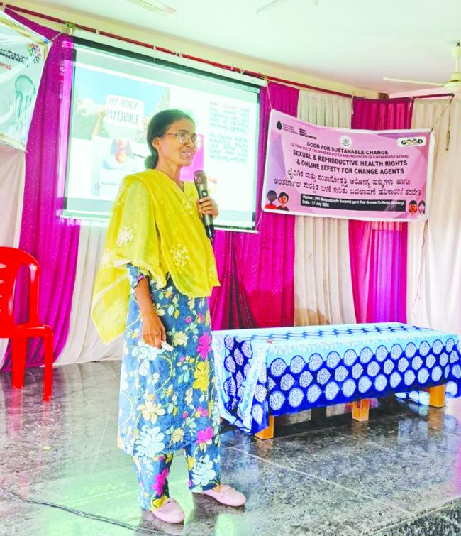 ಹೆಣ್ಣು ಮಕ್ಕಳು ತಮ್ಮ ದೇಹವನ್ನು ಅರಿಯಬೇಕು : ಪ್ರೊ. ರಾಧಾ ಎಂ. ಎನ್ 