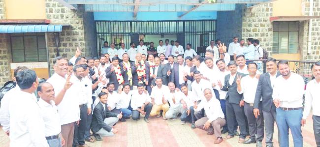 ಅಥಣಿ ನ್ಯಾಯವಾದಿ ಸಂಘದ ಅಧ್ಯಕ್ಷರಾಗಿ ಎ.ಎ. ಹುದ್ದಾರ, ಉಪಾಧ್ಯಕ್ಷರಾಗಿ ಆರಿ​‍್ಪ. ಹಗೇದ ಆಯ್ಕೆ     