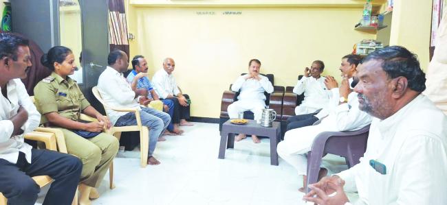 ಮೃತ ವ್ಯಕ್ತಿಯ ಮನೆಗೆ ಶಾಸಕ ನಾಡಗೌಡ ಭೇಟಿ ಸಾಂತ್ವನ 